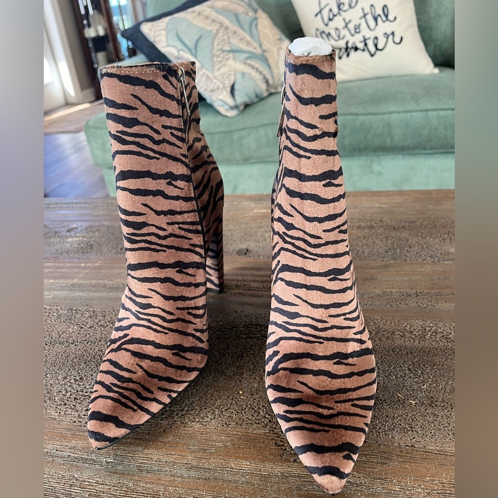 New Rampage Animal Print Booties Size 8